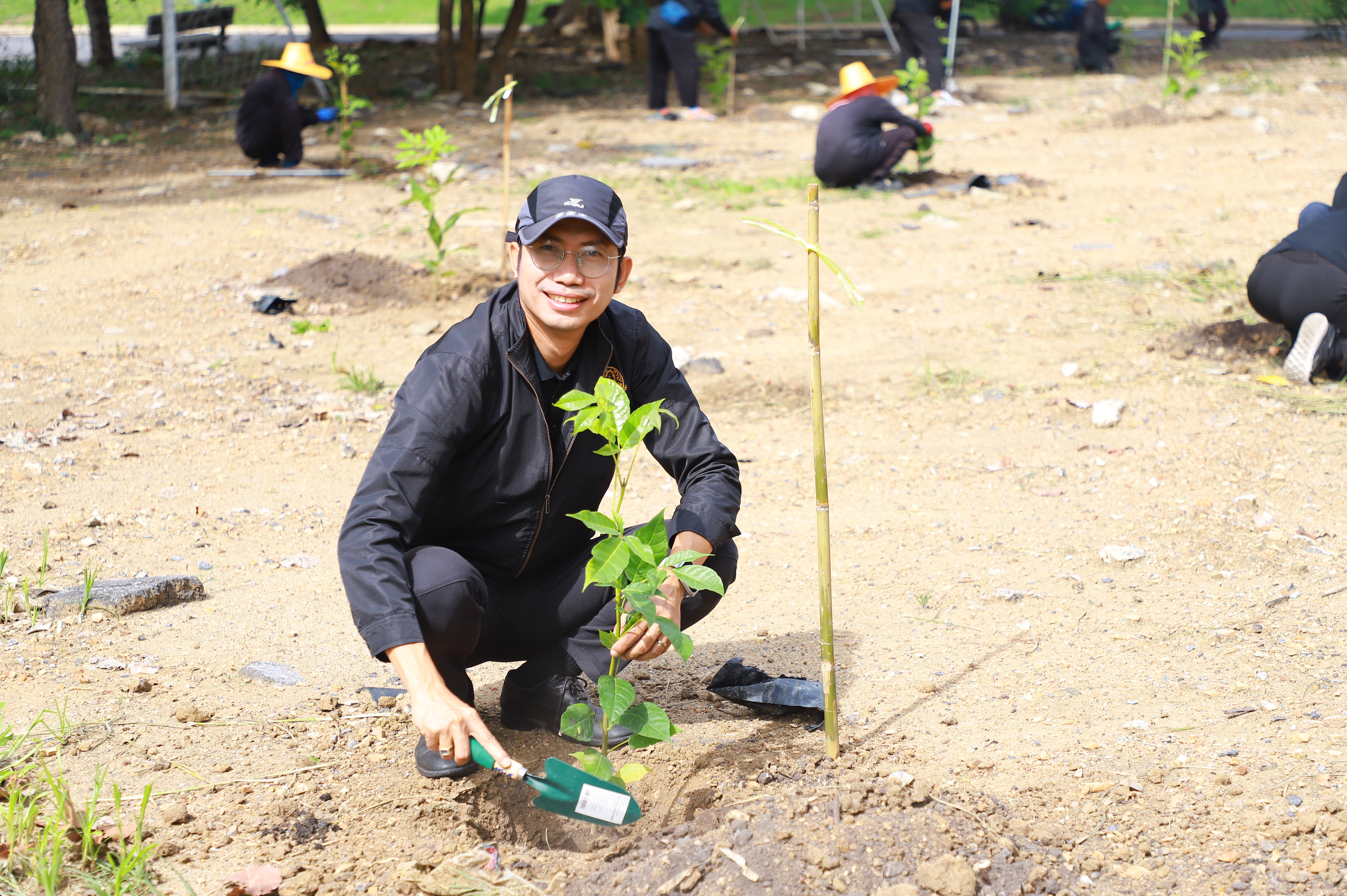 title - ส.ป.ก. - depa ร่วมใจปลูกต้นไม้ ภายใต้กิจกรรม CSR ปลูกต้นไม้ (Grow Green) เพิ่มพื้นที่สีเขียว ลด CO2 ณ ศูนย์ส่งเสริมและพัฒนาอาชีพเสริมนอกภาคการเกษตร